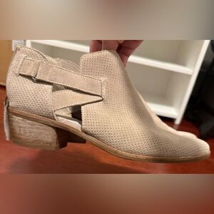 Dolce Vita Beige Ankle Boots